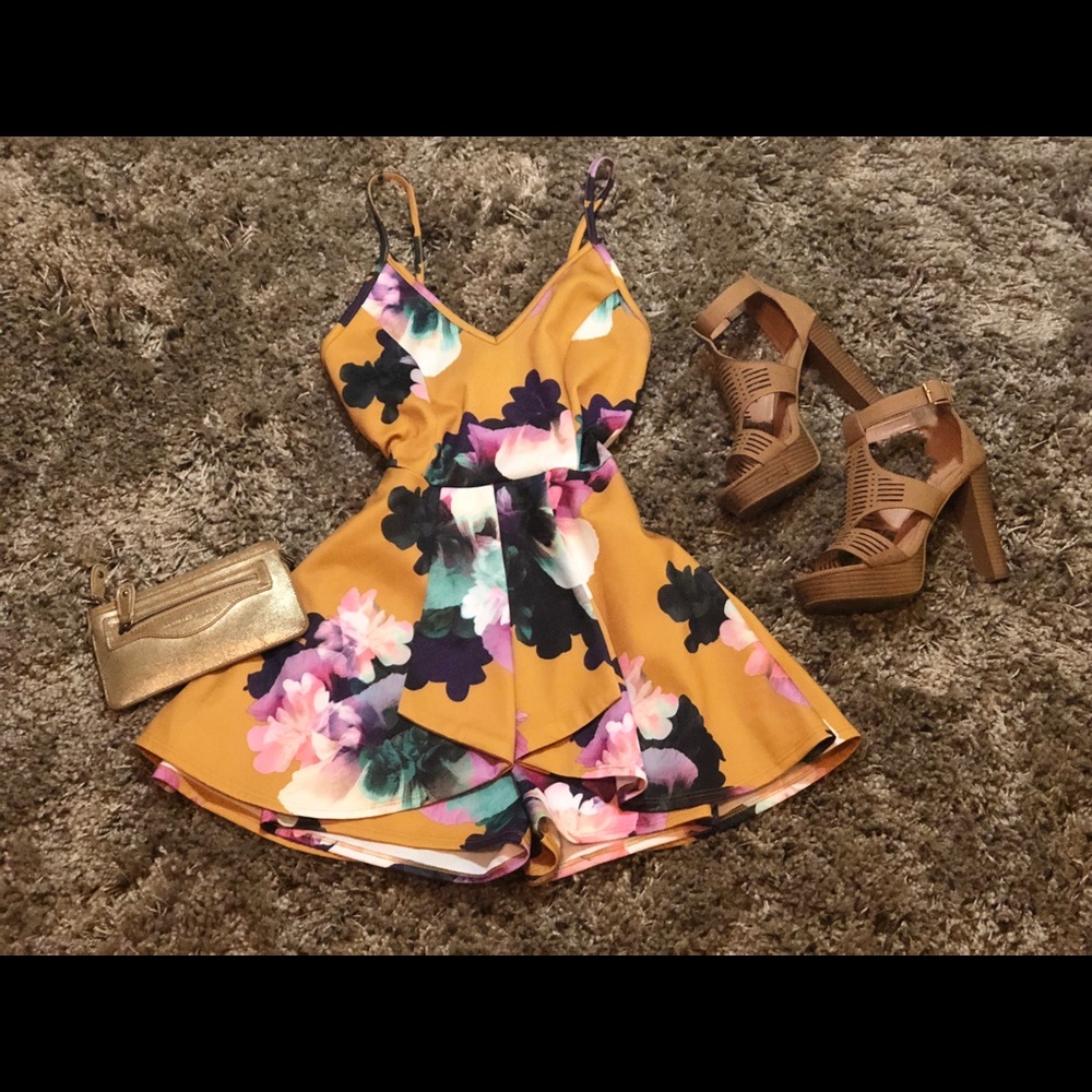 Mustard romper/dress with yellow flowers🌼🌼🌼